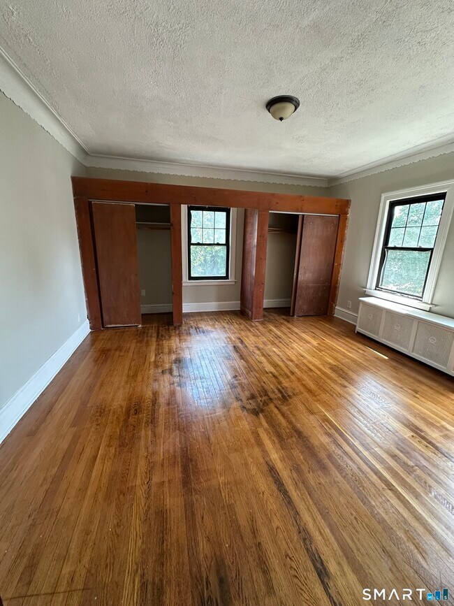 Building Photo - 304 Edgewood St