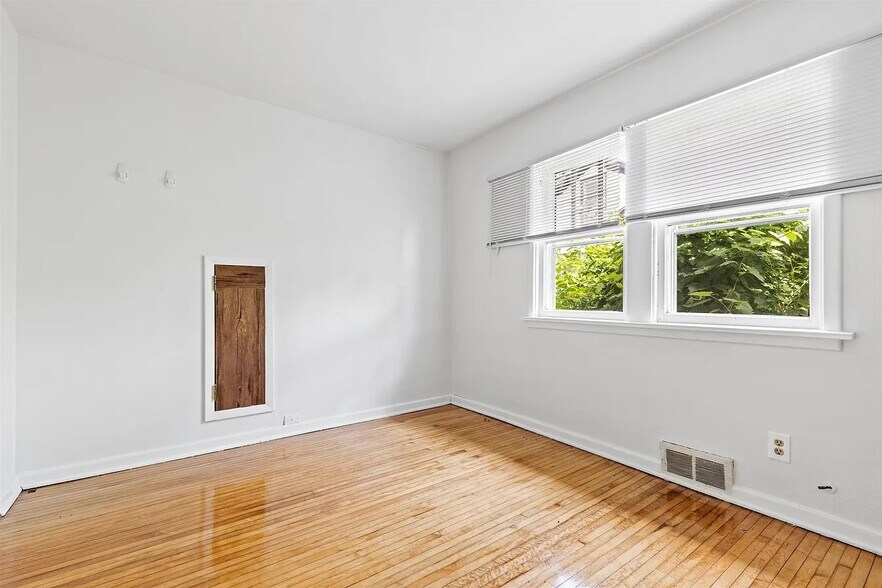 Bedroom - 619 Regan St