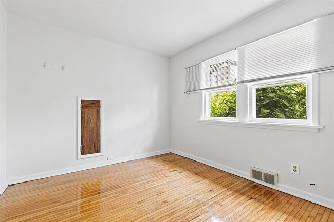 Bedroom - 619 Regan St