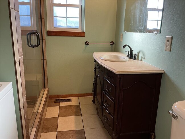 Building Photo - 714 S 6th St