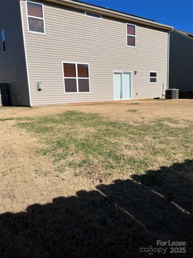 Building Photo - 142 Saye Pl