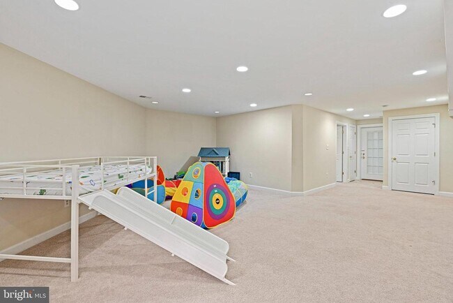 Building Photo - 2918 Glenvale Dr