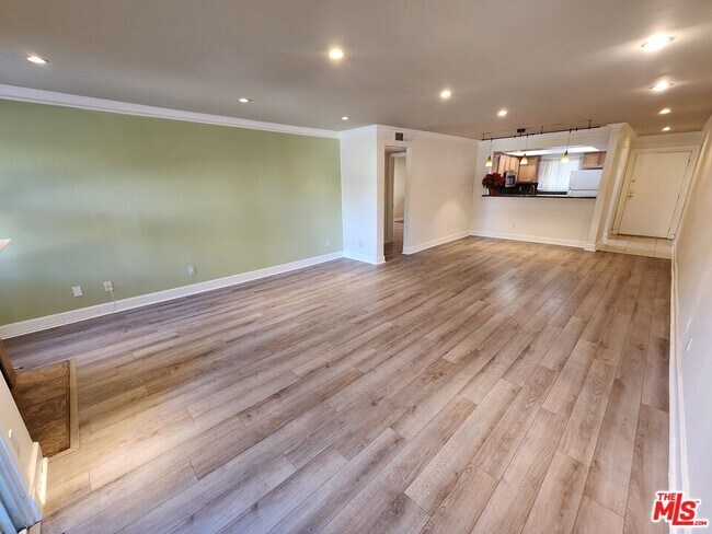 Building Photo - 11230 Peach Grove St