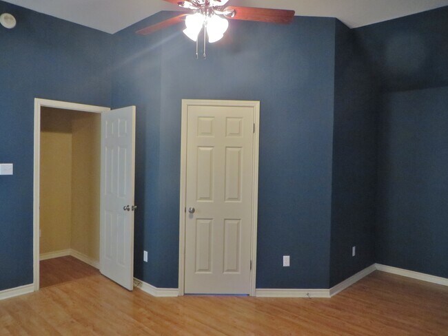 Building Photo - 3 Bedroom 2 Bathroom Parkview Estates Home