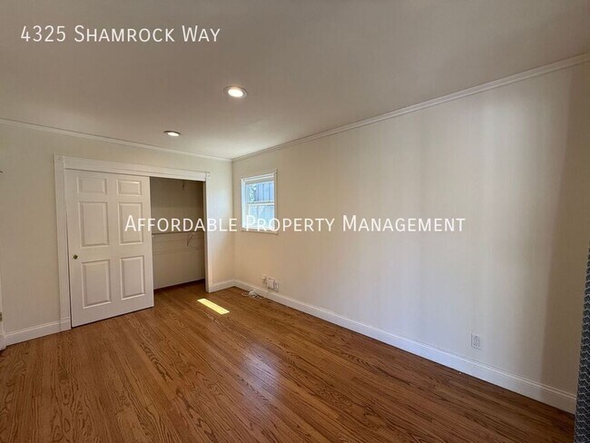 Building Photo - 4325 Shamrock Way