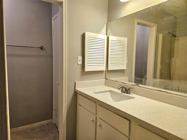 Building Photo - 5711 Sugar Hill Dr
