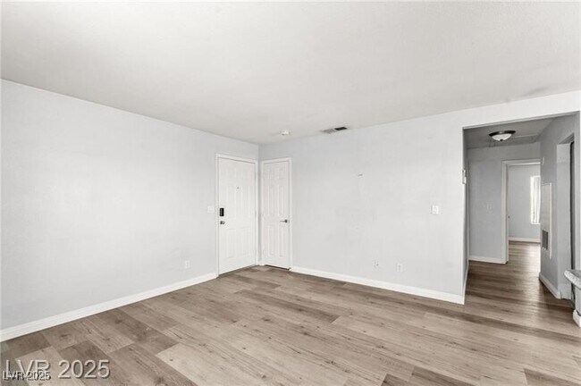 Building Photo - 7300 W Pirates Cove Rd