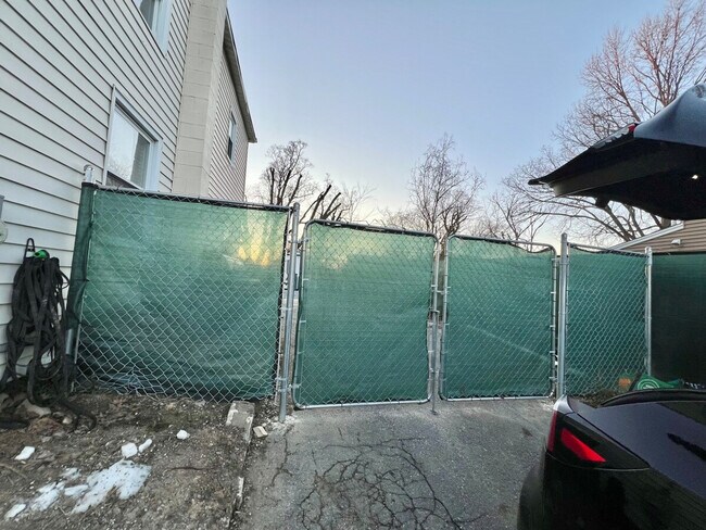 Building Photo - 907 Rollins Ave