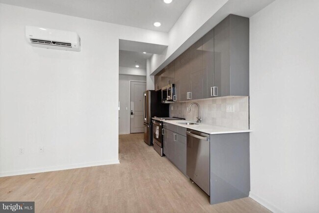 Building Photo - 225 N 12th St