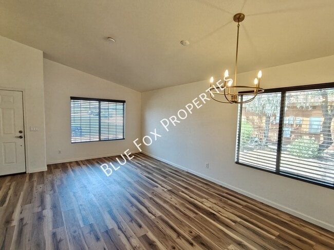 Building Photo - 600 E River Walk Dr