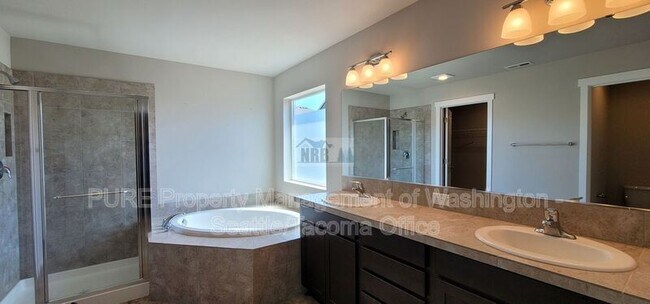 Building Photo - 6925 Honeylocust Ct NE