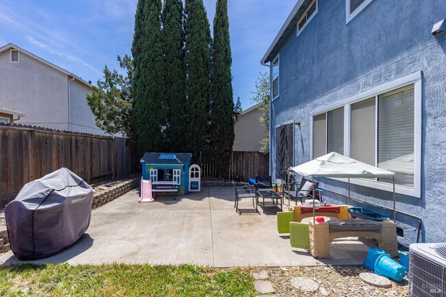 Building Photo - 907 Shadywood Cir
