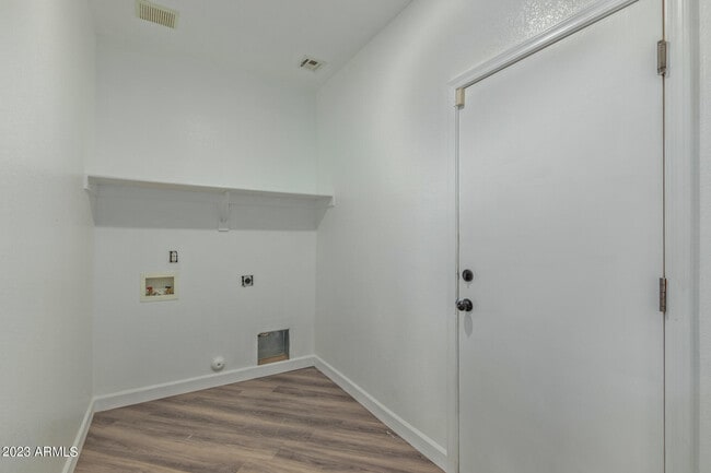 Building Photo - 32934 N Cherry Creek Rd