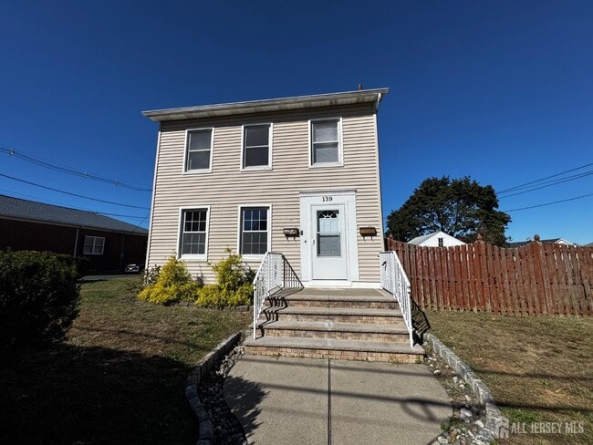 Primary Photo - 139 Main St