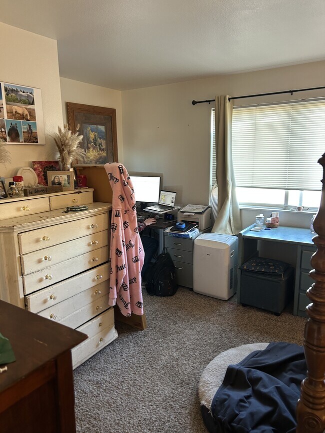 Building Photo - 678 Eagle Dr