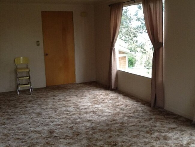 Building Photo - 1918