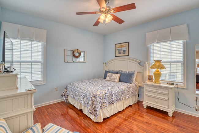 Building Photo - DOG FRIENDLY FURNISHED OFF-SEASON RENTAL A...