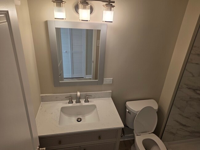 Building Photo - 3900 W 95th St