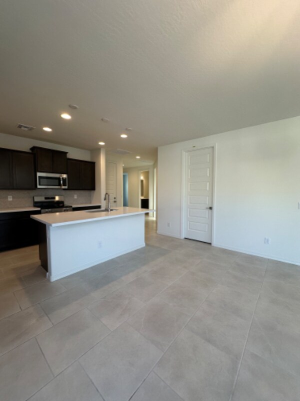 Building Photo - 24240 W Hess Ave