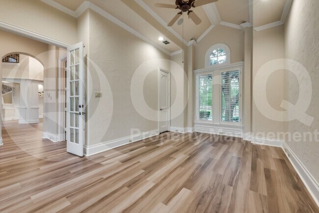 Building Photo - 5224 Longvue Dr