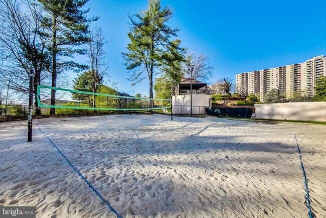 Building Photo - 307 Yoakum Pkwy