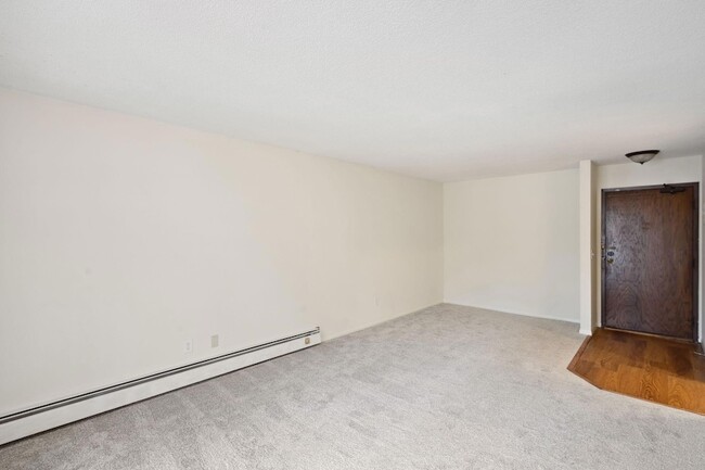 Building Photo - 4101 Parklawn Ave