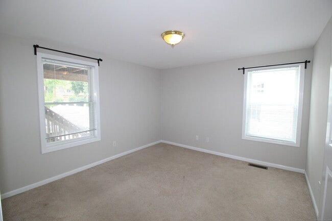Building Photo - 67 Scofield Ave