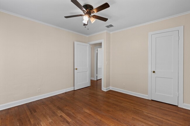 Building Photo - 835 Robinhood St