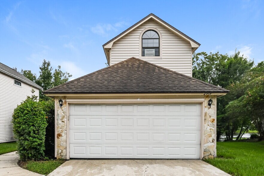 Primary Photo - 2919 Lantana Lakes Dr W