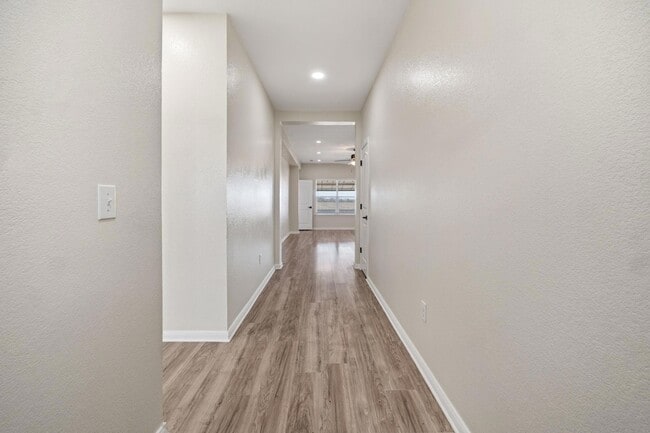 Building Photo - 197 Voss