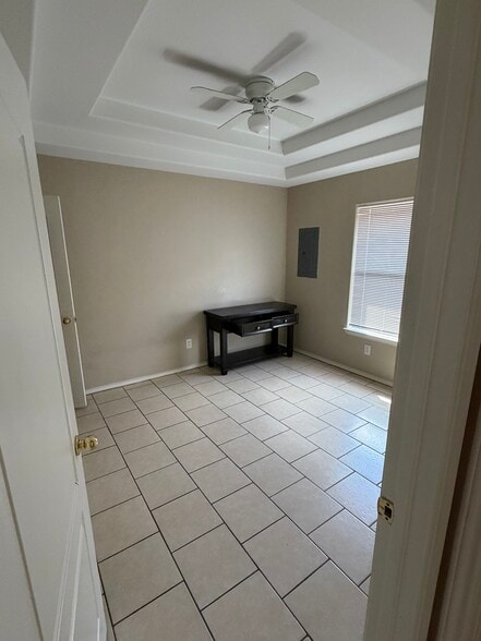 Guest Bedroom - 302 W Amy Dr
