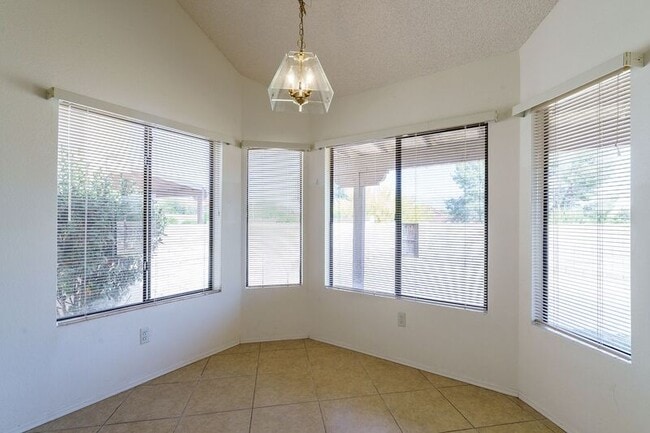 Building Photo - 11600 N Quicksilver Trail