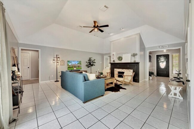 Building Photo - 15402 Willow Shores Dr