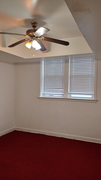 Building Photo - 1720 W 76th St