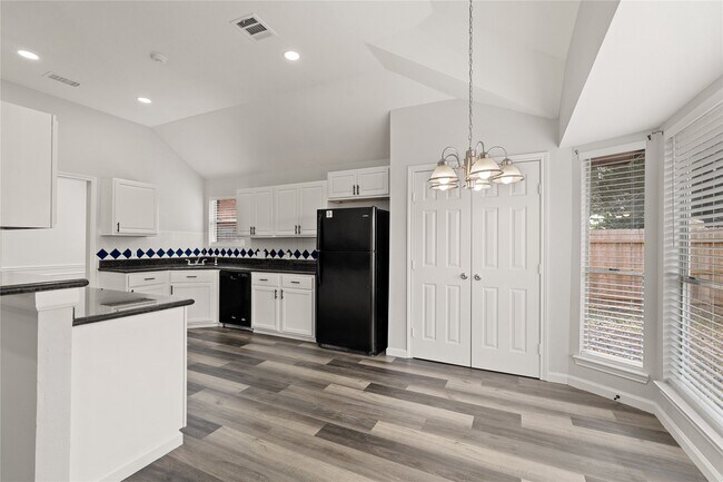 Building Photo - 19423 Misty Cove Dr