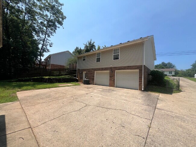 Building Photo - 578 Somerset Ln