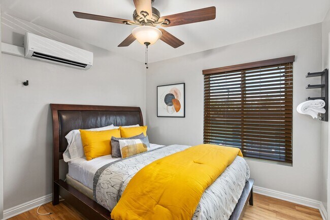 Building Photo - 3 bed 2.5  bath in the Heart of Mission Beach