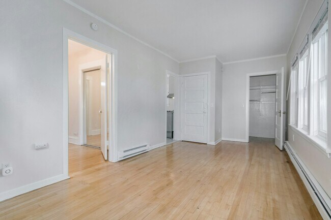 Building Photo - 2446 E Johnson St