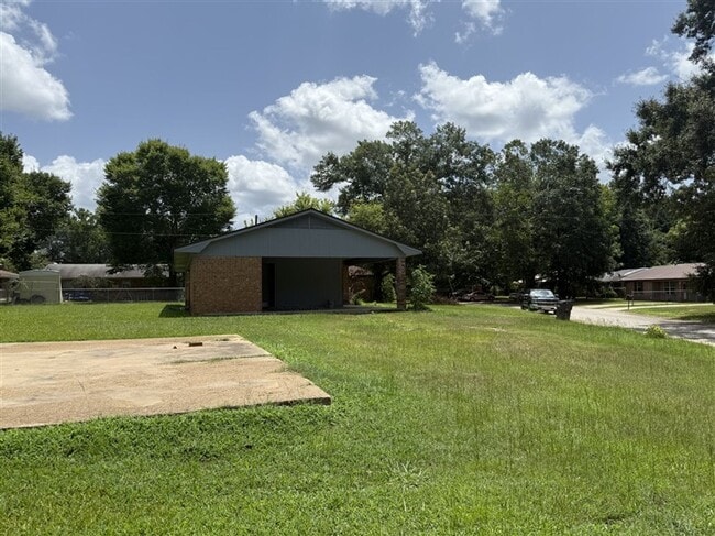 Building Photo - 2113 Meadowview Cir