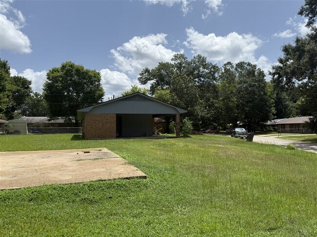 Building Photo - **Updated 3-Bedroom Home for Rent – Coushatta, Louisiana (Red River Parish)**