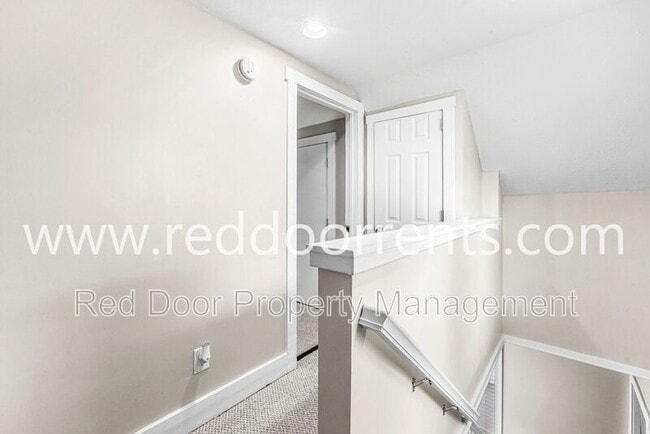 Building Photo - 2028 Hoyt Ave