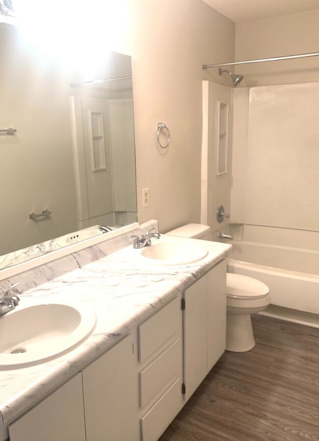 Building Photo - 720-C Powell Drive ~ 3 bedroom townhome ju...