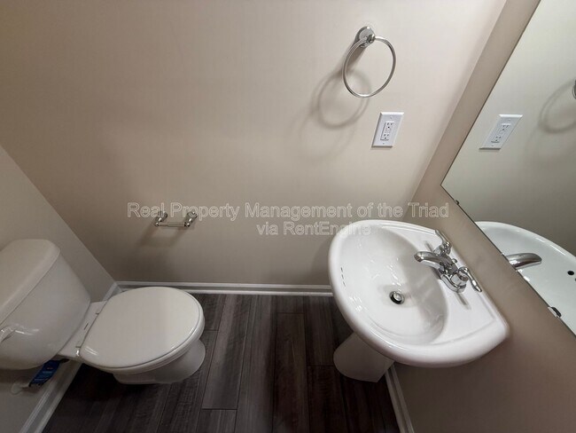 Building Photo - 886 Falls Grove Trl