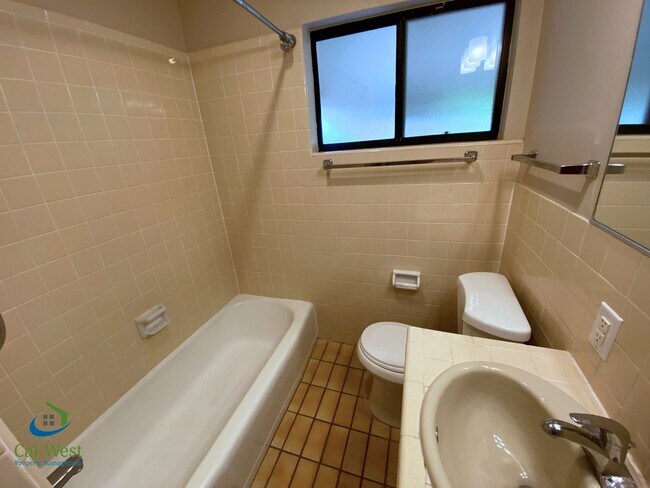 Building Photo - $5995 - Spacious 4 Bed/2 Bath Los Gatos Ho...