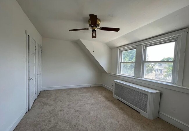 Building Photo - 3 Bed, 1 Bath