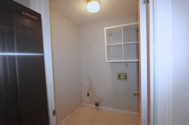 Building Photo - 5558 Oak Branch Cir N