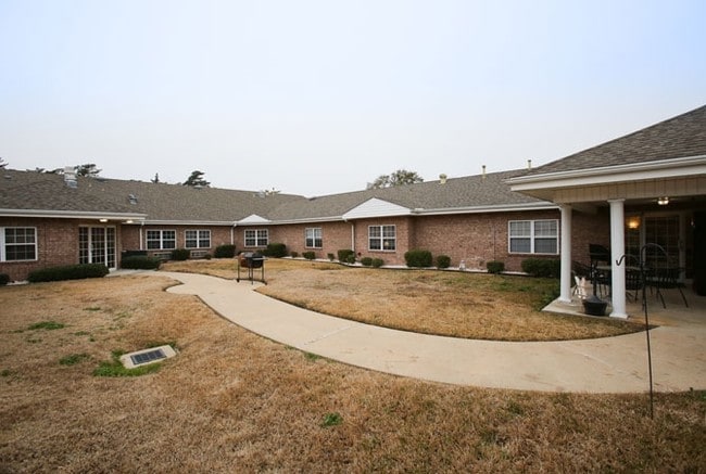 Building Exterior - Broadmoor Place