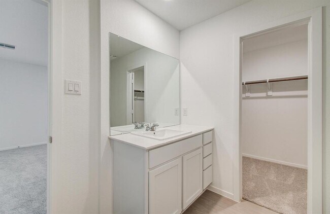 Building Photo - 18037 le gotte