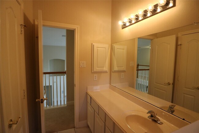 Building Photo - 1215 Pelican Hill Dr