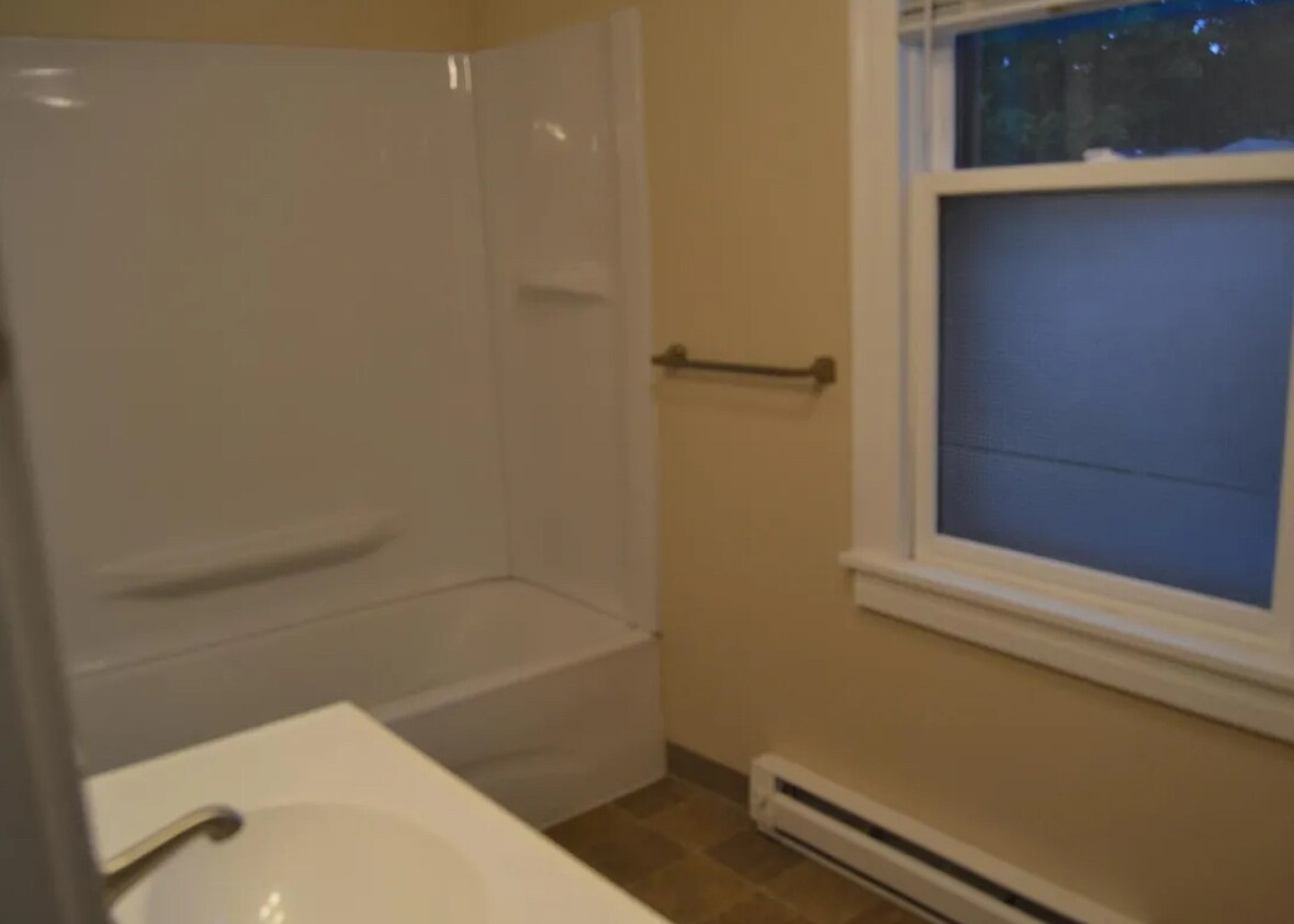 Building Photo - 163 N Main St